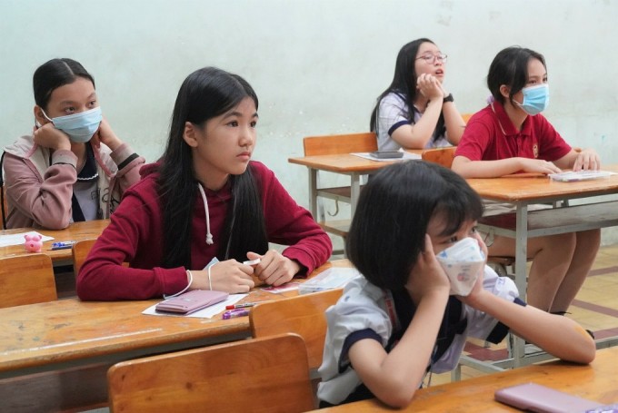 候选人于 2023 年 7 月在陈大义天才高中参加能力调查。照片:黎阮 Thí sinh dự thi khảo sát năng lực tại trường THPT chuyên Trần Đại Nghĩa, hồi tháng 7/2023. Ảnh:Lệ Nguyễn